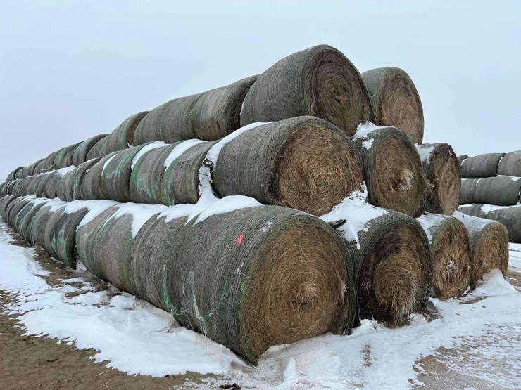 2024-john-deere-561m-image-3