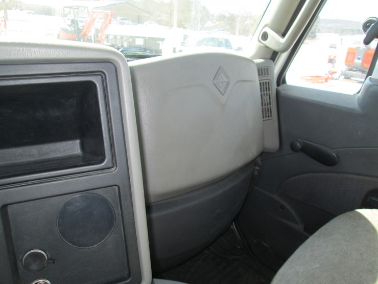 2013-international-8600-image-32