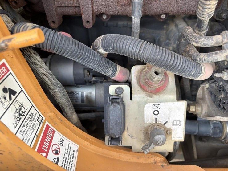 2018-case-580sn-image-30