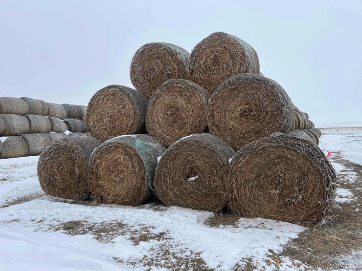 2025-john-deere-561m-image-6