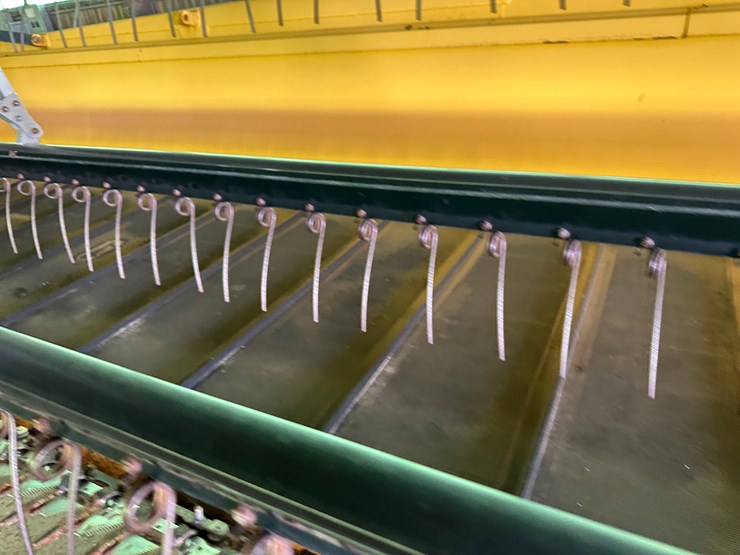 2011-new-holland-92c-image-31