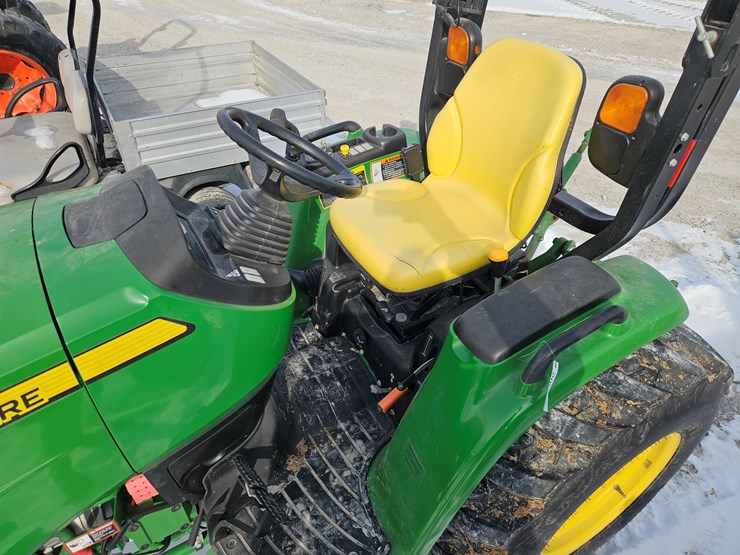 2017-john-deere-3033r-image-5
