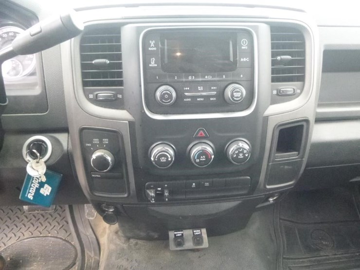 2014-dodge-1500-image-18