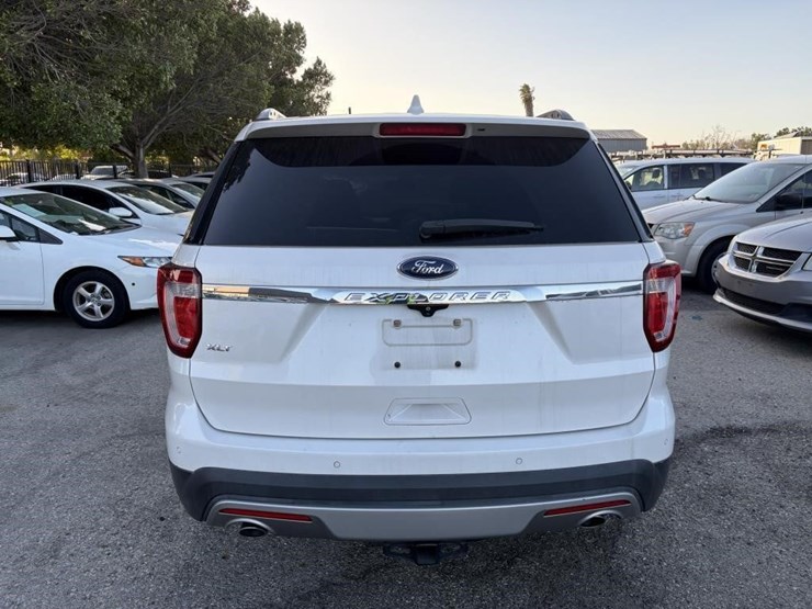 2016-ford-explorer-xlt-image-6