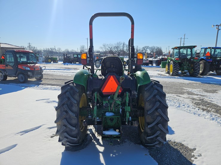 2023-john-deere-5050e-image-12