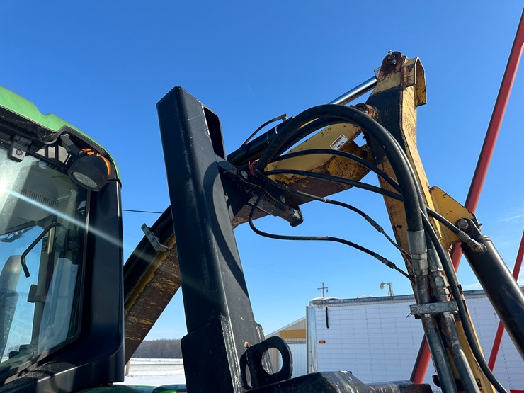 2014-john-deere-6105m-image-47