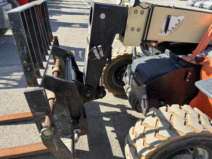 2015-jlg-g5-18a-image-9