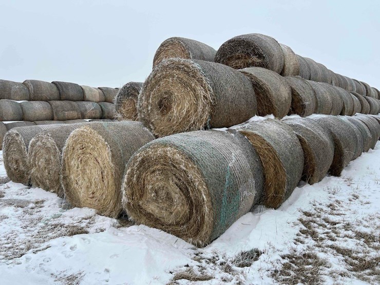 2025-john-deere-561m-image-6