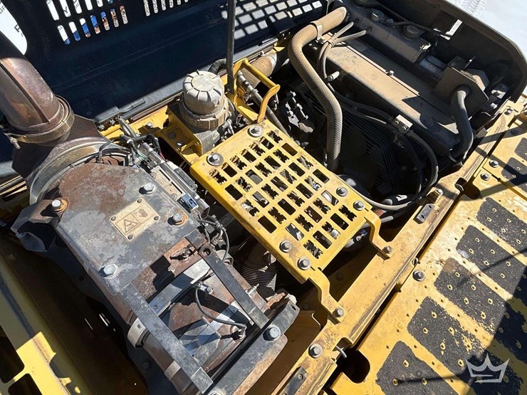 2015-komatsu-pc210-image-9