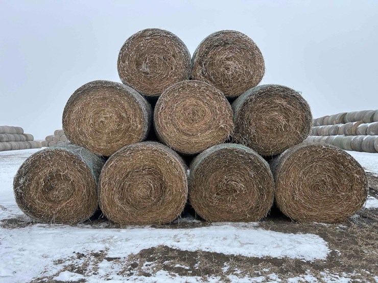 2025-john-deere-561m-image-3