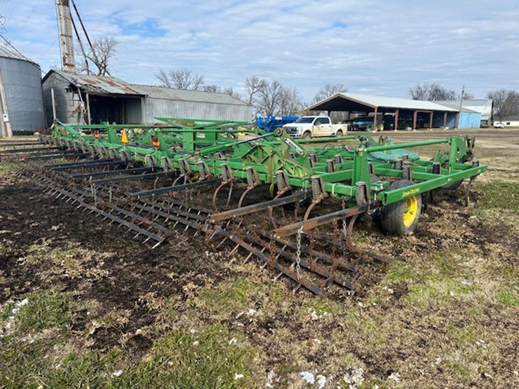 john-deere-2210-image-3