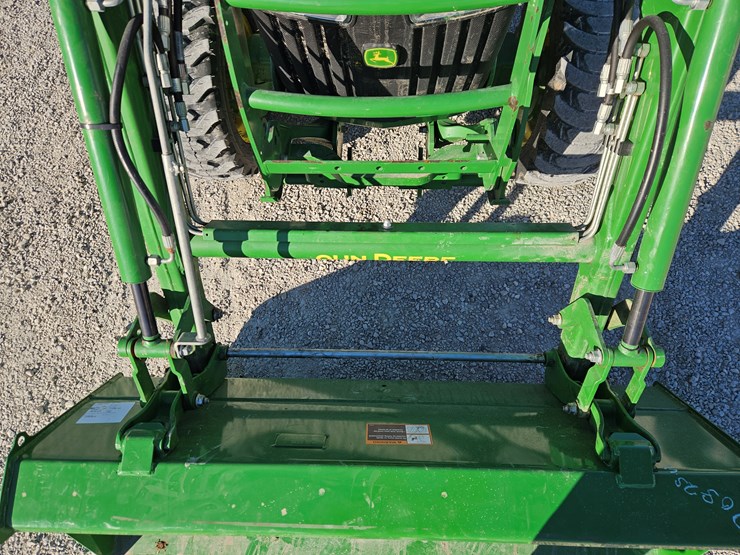 2023-john-deere-3033r-image-5