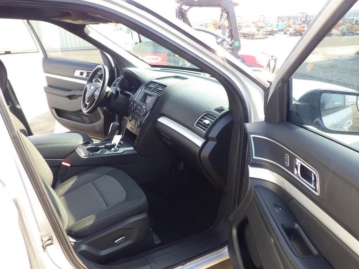 2017-ford-explorer-image-6