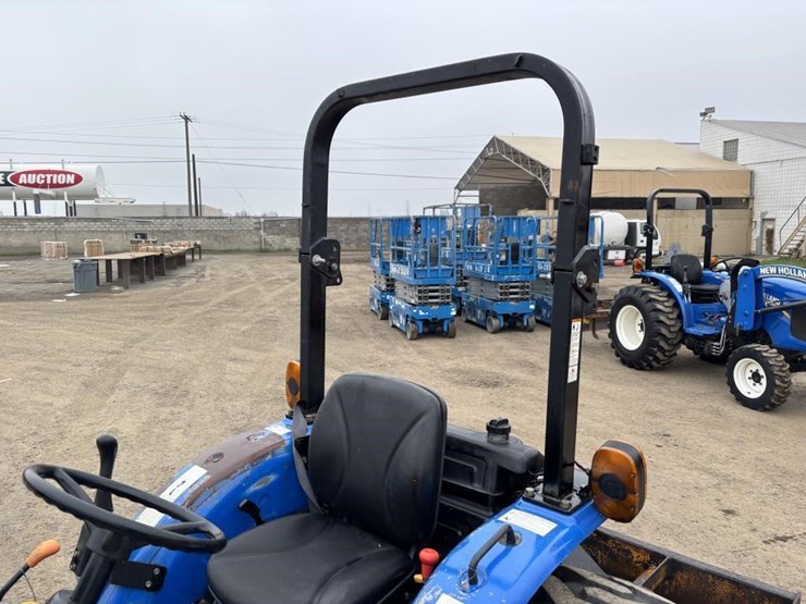 2017-new-holland-workmaster-40-image-28