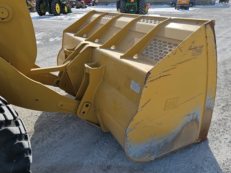 2023-caterpillar-926m-image-25