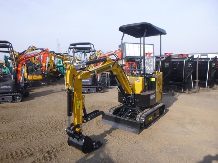 agt-h12r-hydraulic-excavator-image-1