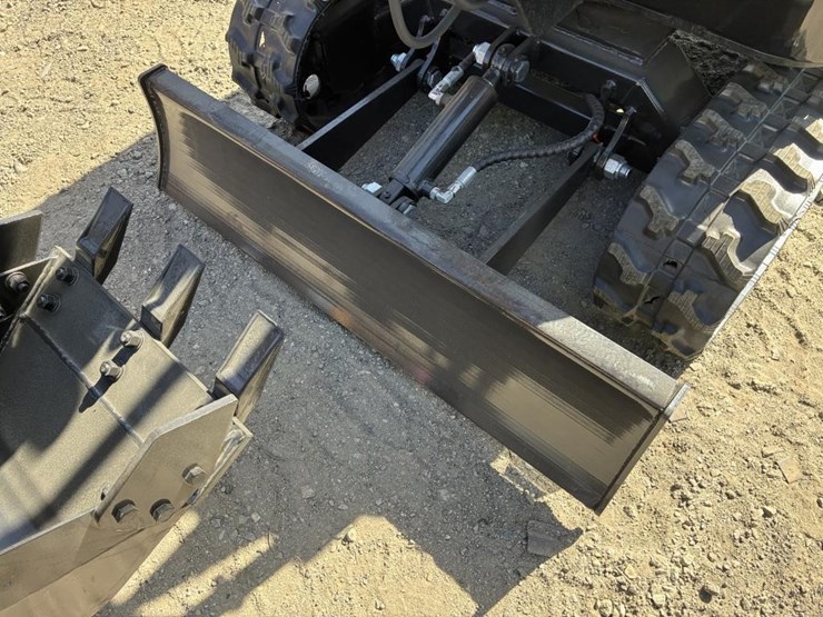 2025-vicsec-vc15-hydraulic-excavator-image-10