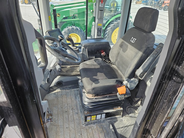 2023-caterpillar-926m-image-10