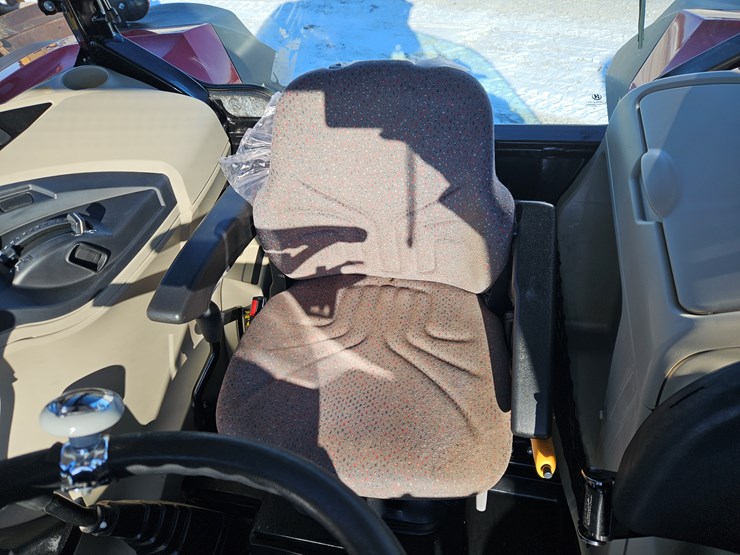 2017-massey-ferguson-4710-image-10