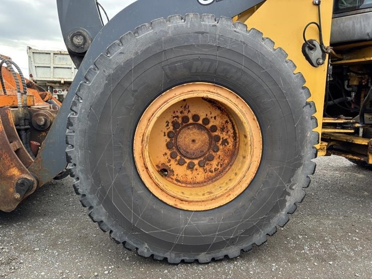 2005-deere-624j-image-22