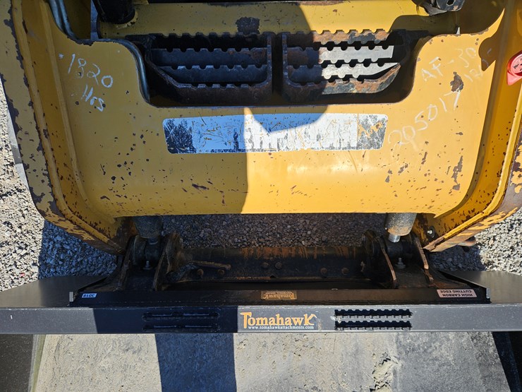 2012-caterpillar-259b3-image-5