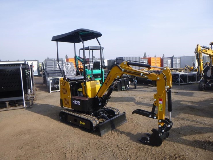 agt-h12r-hydraulic-excavator-image-2