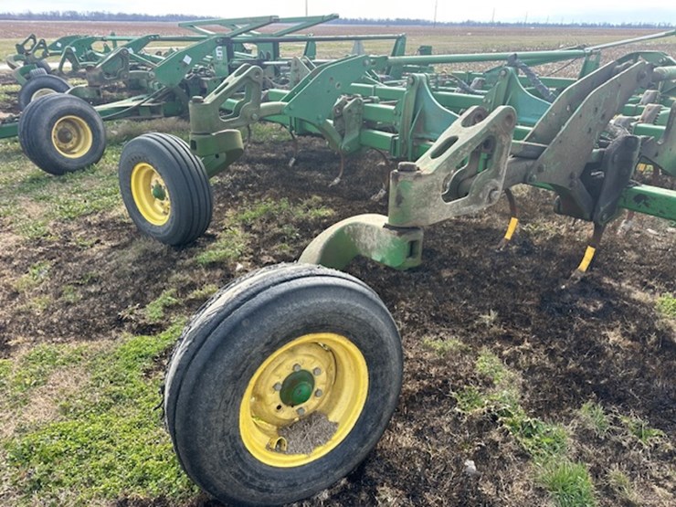 john-deere-2210-image-8