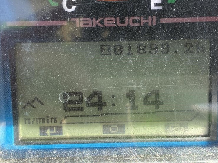 2016-takeuchi-tb240-image-25