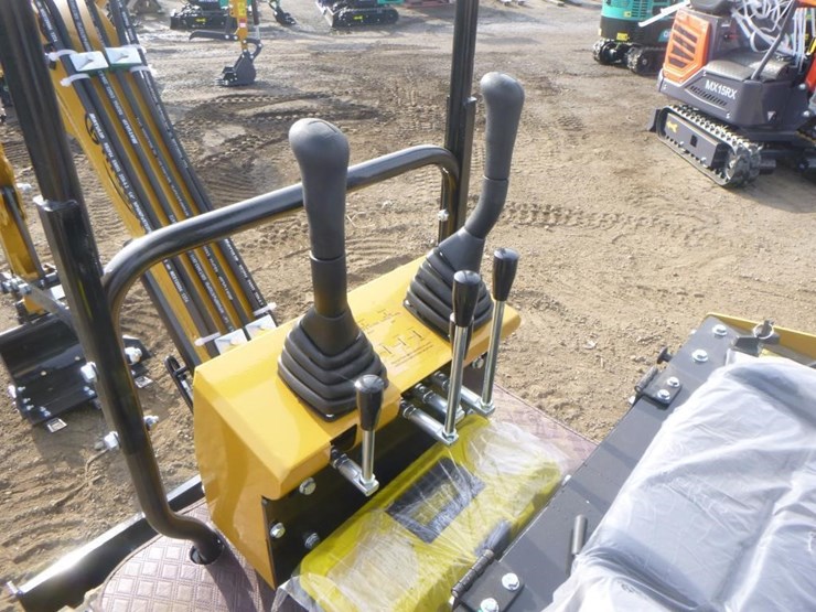 agt-h12r-hydraulic-excavator-image-21