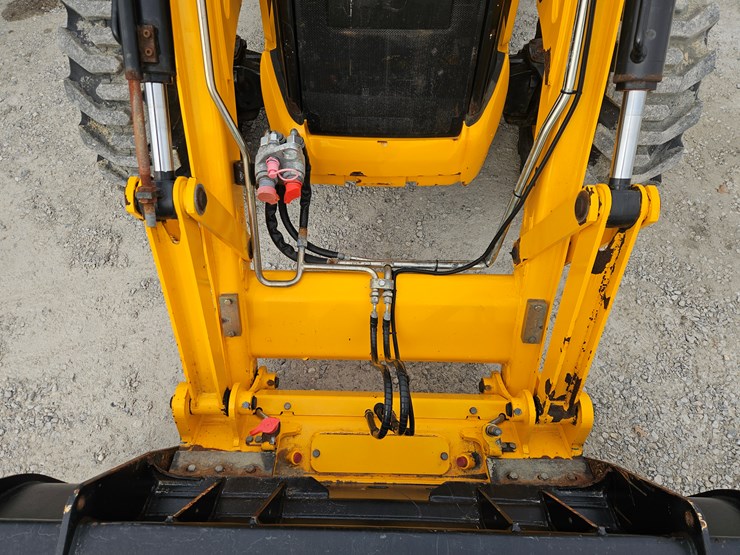 2018-jcb-3cx-compact-image-5