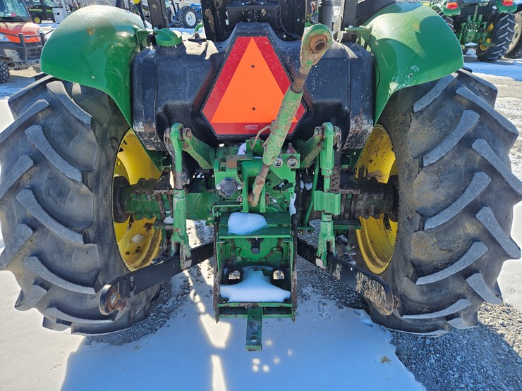 2023-john-deere-5050e-image-13