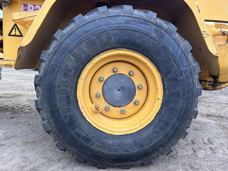 2012-volvo-l30b-image-18