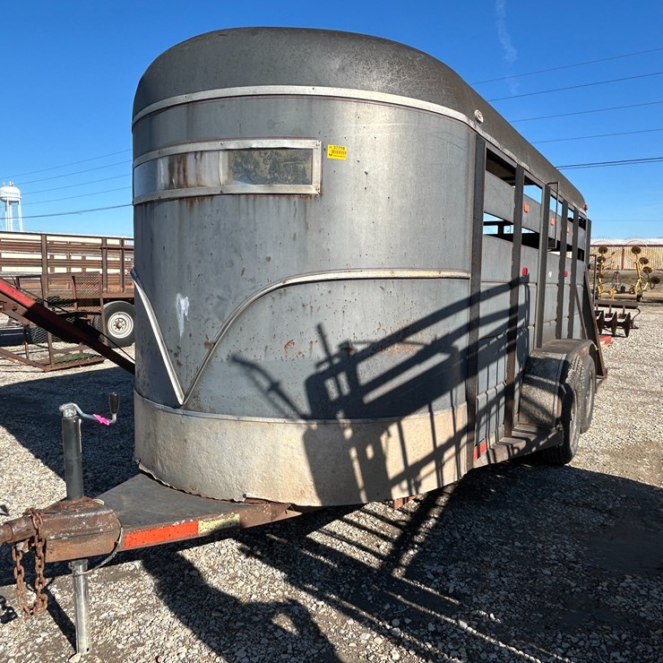 #37758 • 16’ T/A Steel Livestock trailer VIN: ARKAVTL8080430349