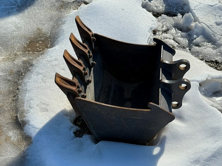 #70-•-volvo-bucket-inv#-35082-image-4