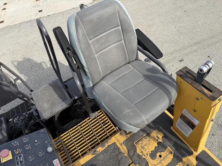 2016-volvo-blaw-knox-pf-4410b-asphalt-paver-image-15