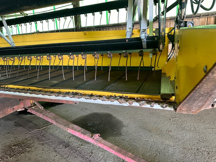 2011-new-holland-92c-image-25