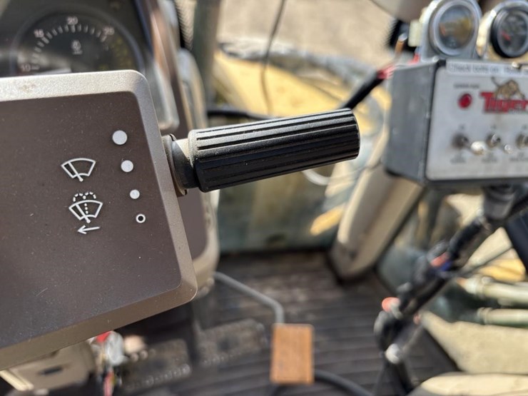 2005-john-deere-7220-image-26