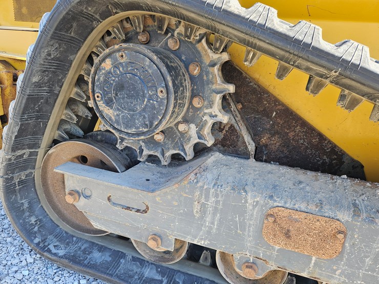 2021-deere-325g-image-15