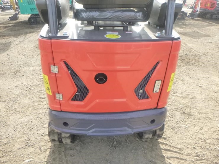 2025-agt-mx15rx-hydraulic-excavator-image-17