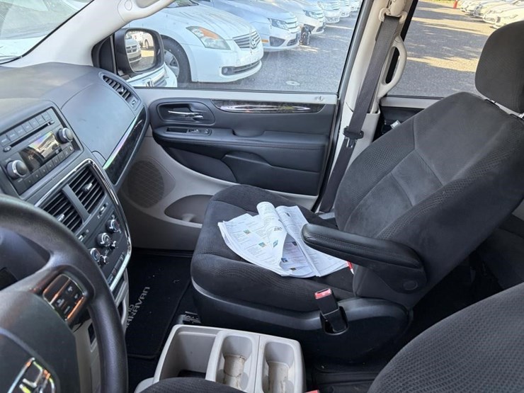 2014-dodge-grand-caravan-image-15