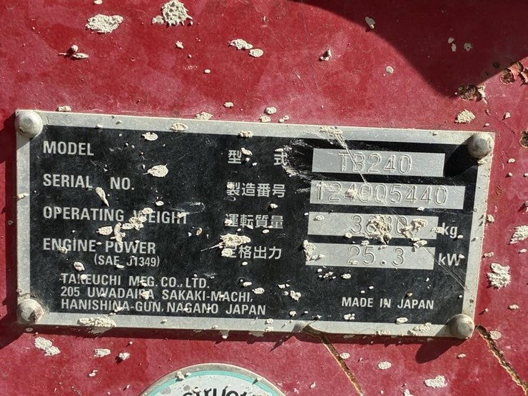 2016-takeuchi-tb240-image-28