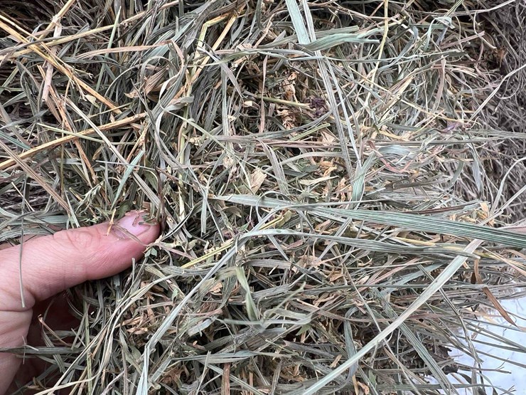 2025-john-deere-561m-image-9