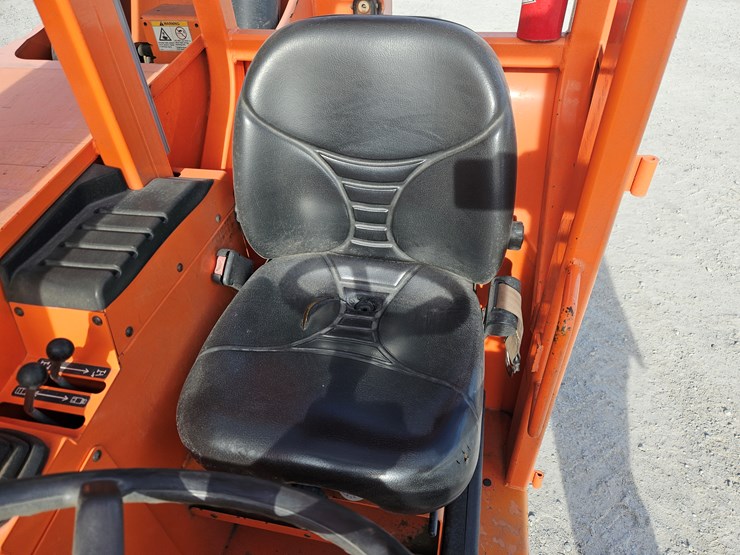 2017-jlg-8042-image-8