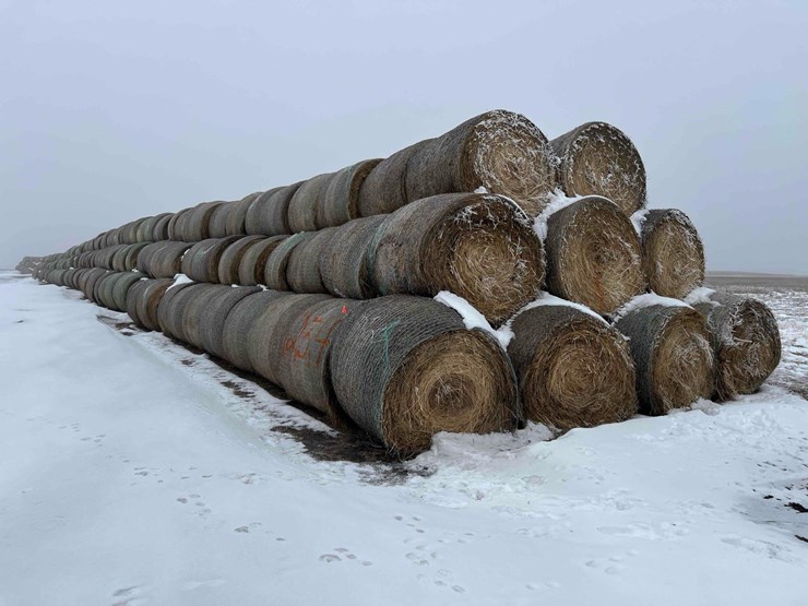 2025-john-deere-561m-image-8