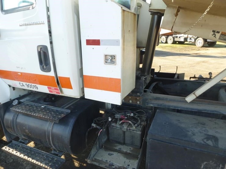 2004-international-7400-image-31