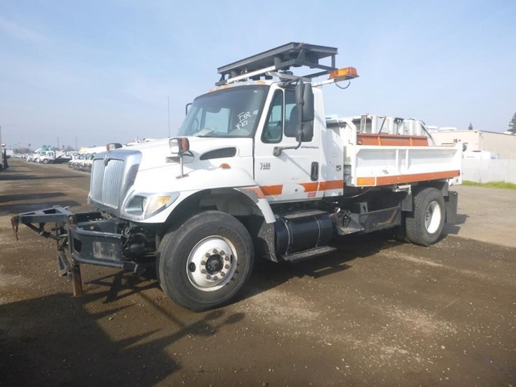 2004-international-7400-image-1