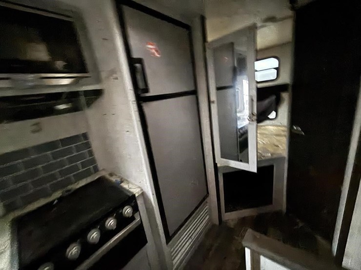 2020-bullet-bl243bhsw20-travel-trailer-image-31