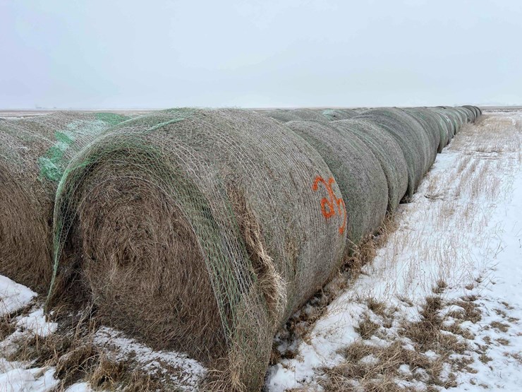 2024-john-deere-561m-image-2