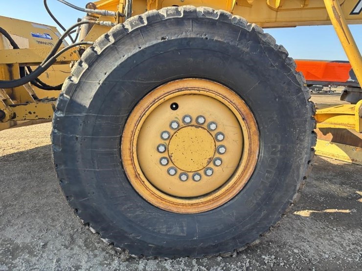 2008-deere-772d-image-37