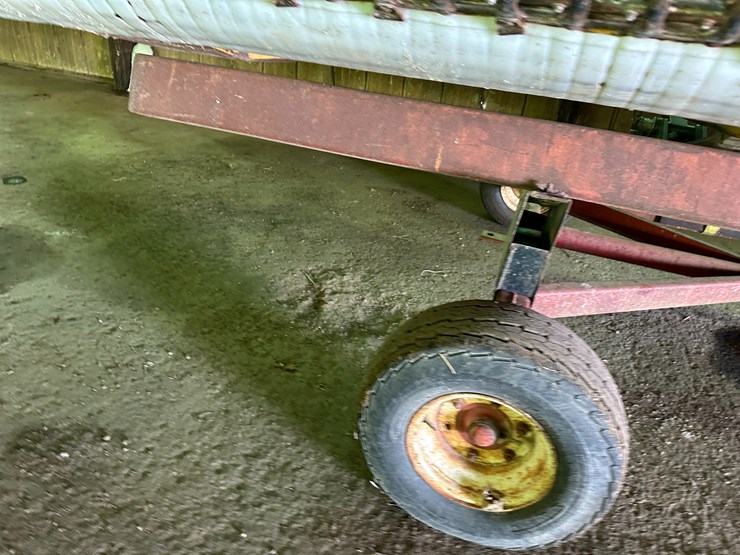 2011-new-holland-92c-image-46